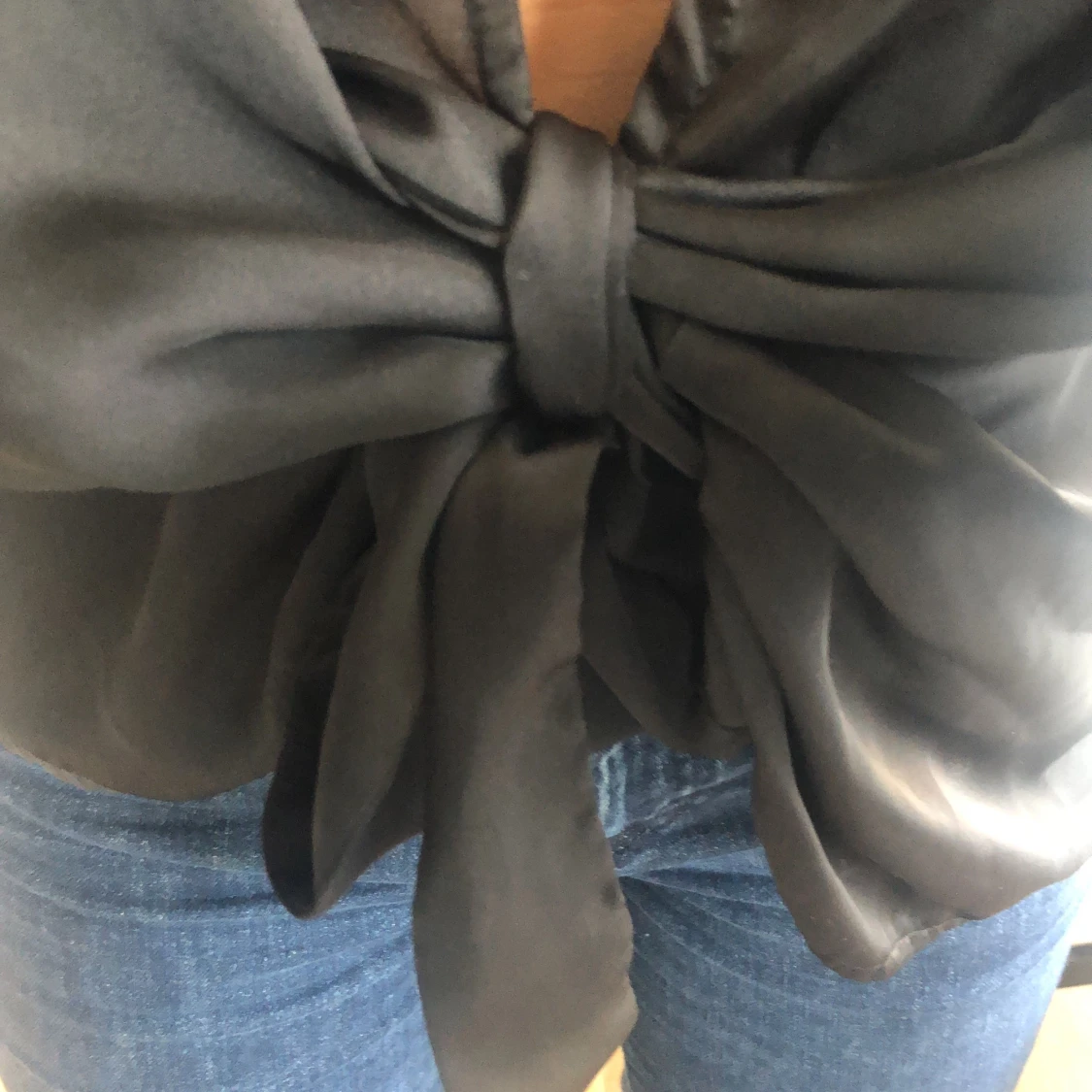 Blus med djup urringning - 90