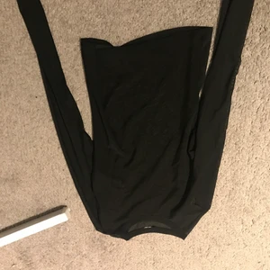 H&M - Nät tröja från h&m storlek XS, andvänd 1 gång för 2 år sen. Ganska liten och tajt i storleken. Kan få me vid annat köp