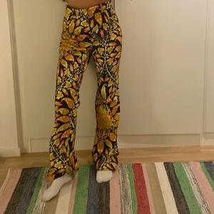 funky pants  - 70s vibes! worn once ✔️ ⚠️fyi it’s a size XL (i’m size S and pinching the back of the skirt so it fits on me) ⚠️ 