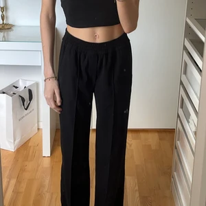 Kostymbyxor - Raka kostymbyxor i från zara med slits nertill.