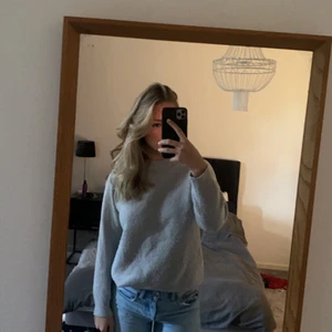 Grå stickad tröja 156-164 men passsar s - Grå stickad tröja från zara barn, säljer för inte använder längre 