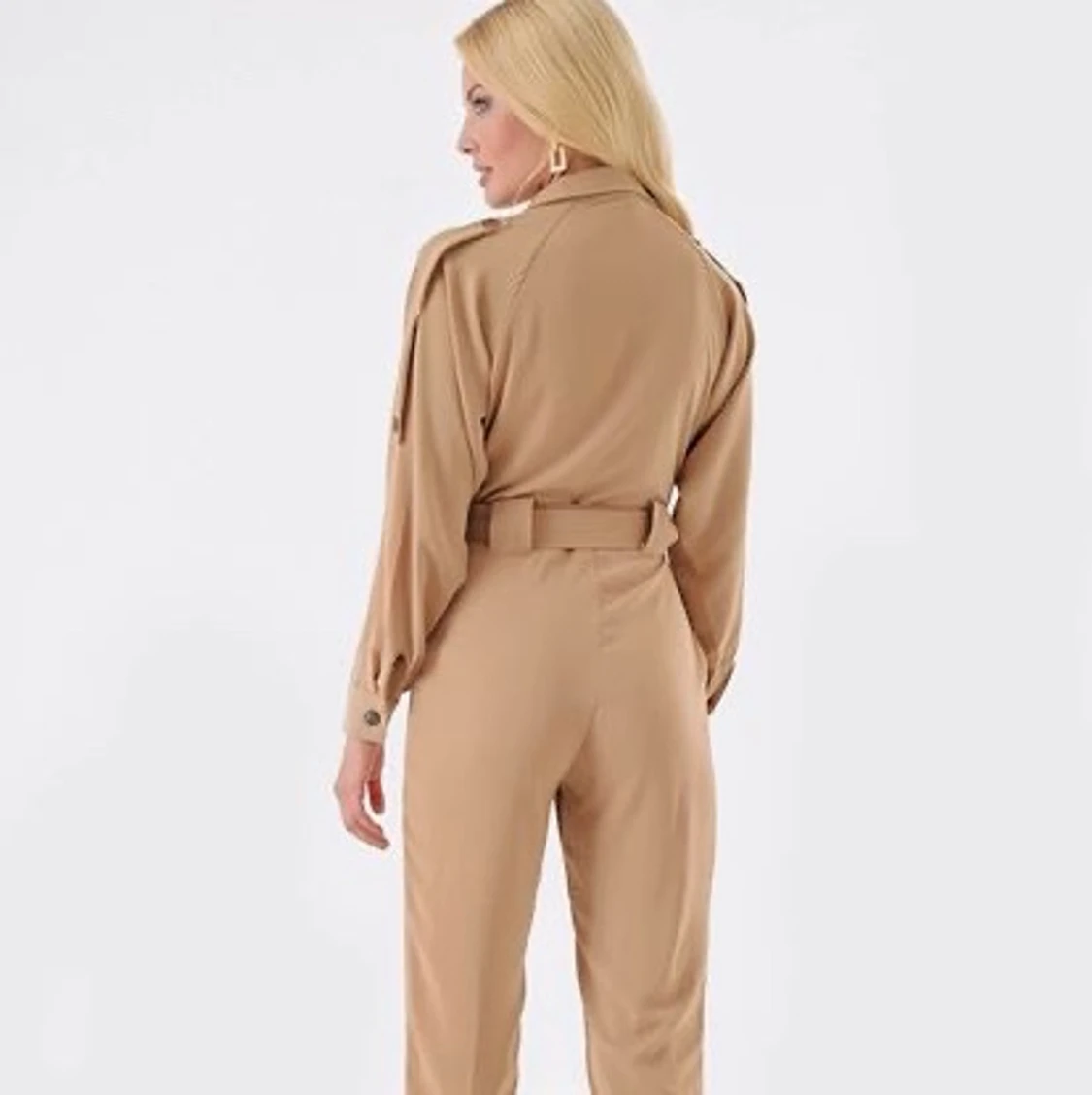 Kvinna kläder  - 90