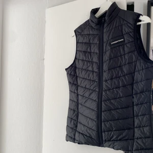 Väst  - Skön och snygg väst som passar till allt. Perfekt till våren