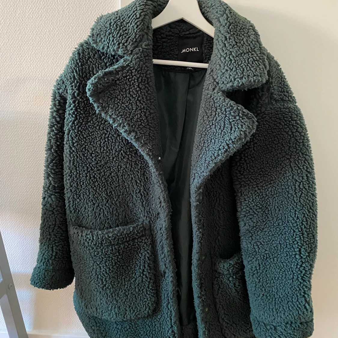 Mörkgrön teddyjacka Monki