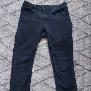 Svarta byxor  - Köparen betalar för frakten 