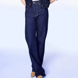 Jeans - Straight leg jeans. Storlek 36. Skicka gärna ett meddelande vid frågor! Pris kan diskuteras vid snabbt köp!