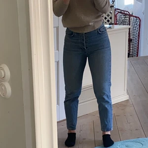 Jeans från bik bok (M) - Näst intill oanvända jeans från bik bok. Säljer dom för att dom är för tajta för mig. ( Köparen stor för frakten) 