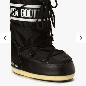 Moonbots storlek 40 - Köpte dessa för en månad sen har använt den typ en gång o tyckte d va onödigt o ja det kvar som ja inte ska ha på mig d