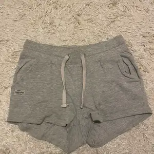 Jättesköna shorts från lager 157. Använda några gånger men där finns inga fläckar! Säljer då de är för små. 
