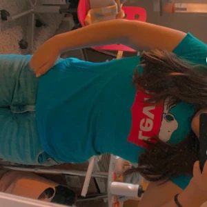 Fin livi’s t-shirt  - Fin t-shirt , blå och fina detaljer, är fake tror jag !!! ❤️❤️❤️❤️❤️ men ändå riktigt fint att ha på sig, fint att använda om man tränar eller bara som en tröja ! 💕 köparen står för frakt (45kr) hör gärna av dig om du är intresserad! ❤️