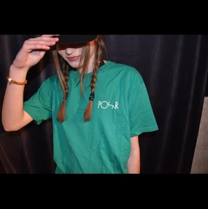 Polar t-shirt - Fet polar tisha, lite mer grön i verkligheten. Nyskick. Frakt tillkommer