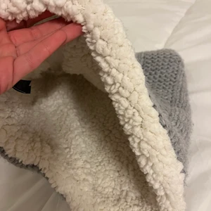 Marks and Spenser’s scarf  - This has been worn max 1-2 times! It’s great quality, warm and bought from mark and spencers 2-3 years back! Bought for around 300 kr