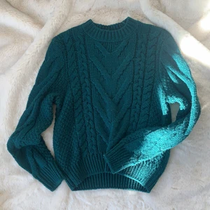 Tröja - Säljer då den inte kommer till användning. Kan mötas i Stockholm annars står köparen för frakt. Skriv för fler bilder 