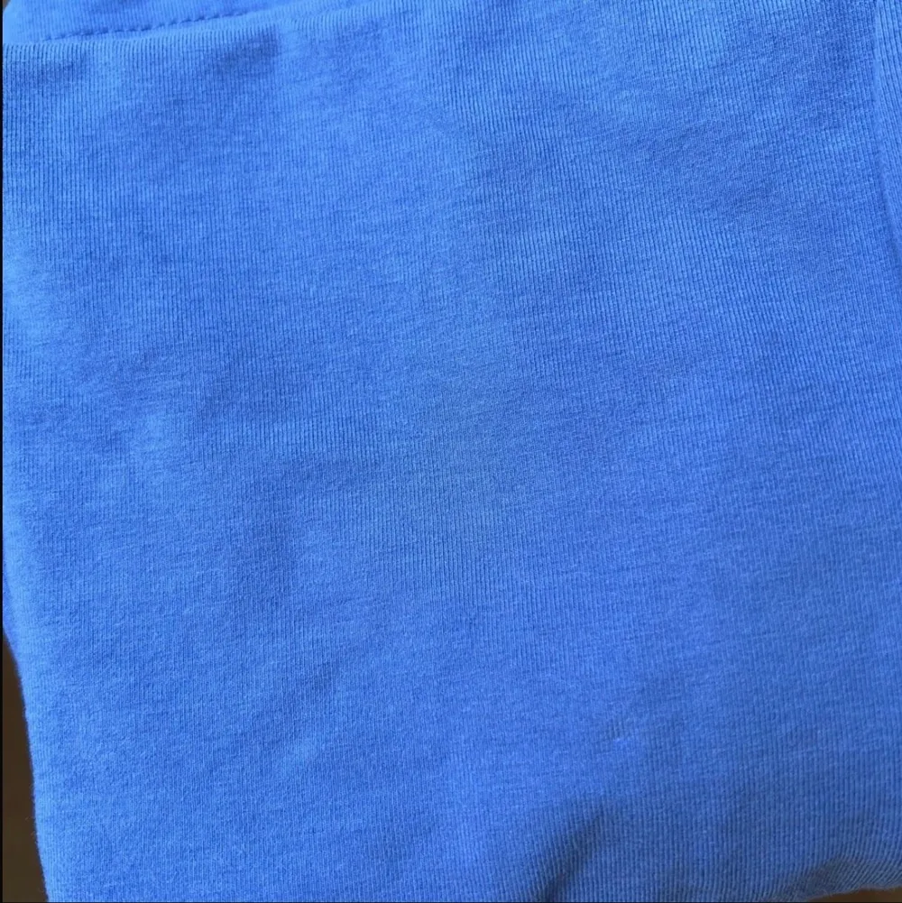 Ett blått skönt bomulls linne från mywear, mycket bra skick, så gott som ny i storlek S. 40kr/st eller flera för 100kr. Toppar.