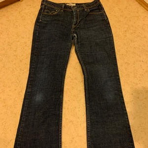 Levis jeans  - Nästan helt nya bootcut Levis jeans. Mid waist. 629 bootcut. I KÖPAREN STÅR FÖR FRAKTEN. 