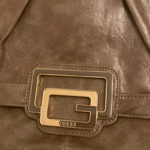 Guess - Väskan är använd bara några gång .