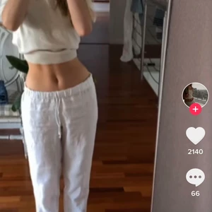 Storlek M - Säljer mina fina linnebyxor. Första bilden är lånad men det är samma modell på båda bilderna. Jag har bär str M och är 166.