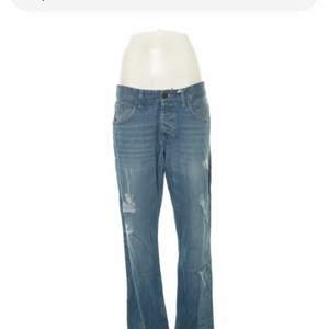 Säljer ett par pösiga esprit jeans från sellpy i strl 34/32