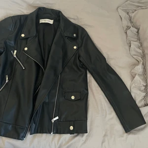 Skinnjacka IvyRevel  - Super bra skick. Inköpt för 800 kr. Skriv privat för fler bilder💗 