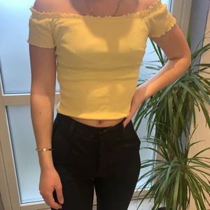 Gul topp - Gul tröja från Gina tricot, bra skick💛💛