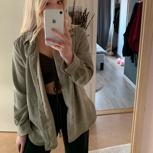 Grön skjorta  - Fin grön skjorta i oversized passform 