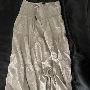 Hippie kjol - Hippie kjol i strl m ca 100cm lång köparen står för frakt