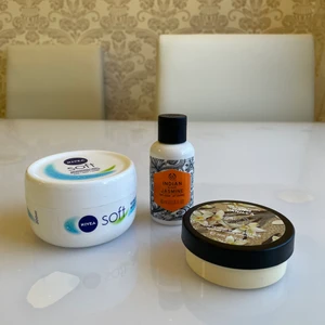 Bodybutter/bodylotion  - Nivea Kroppskrämen är ny och kostar 30kr, indian night jasmine body lotion från the body shop är ny och oöppnad 20kr, warm vanilla body butter från the body shop som inte går att få tag på längre är testad och kostar 30kr.😊