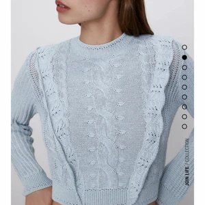 Jätte söt topp - Säljer denna jätte söta slutsålda zara toppen, aldrig använd. Köper för 350kr men buda från 200kr💞💞