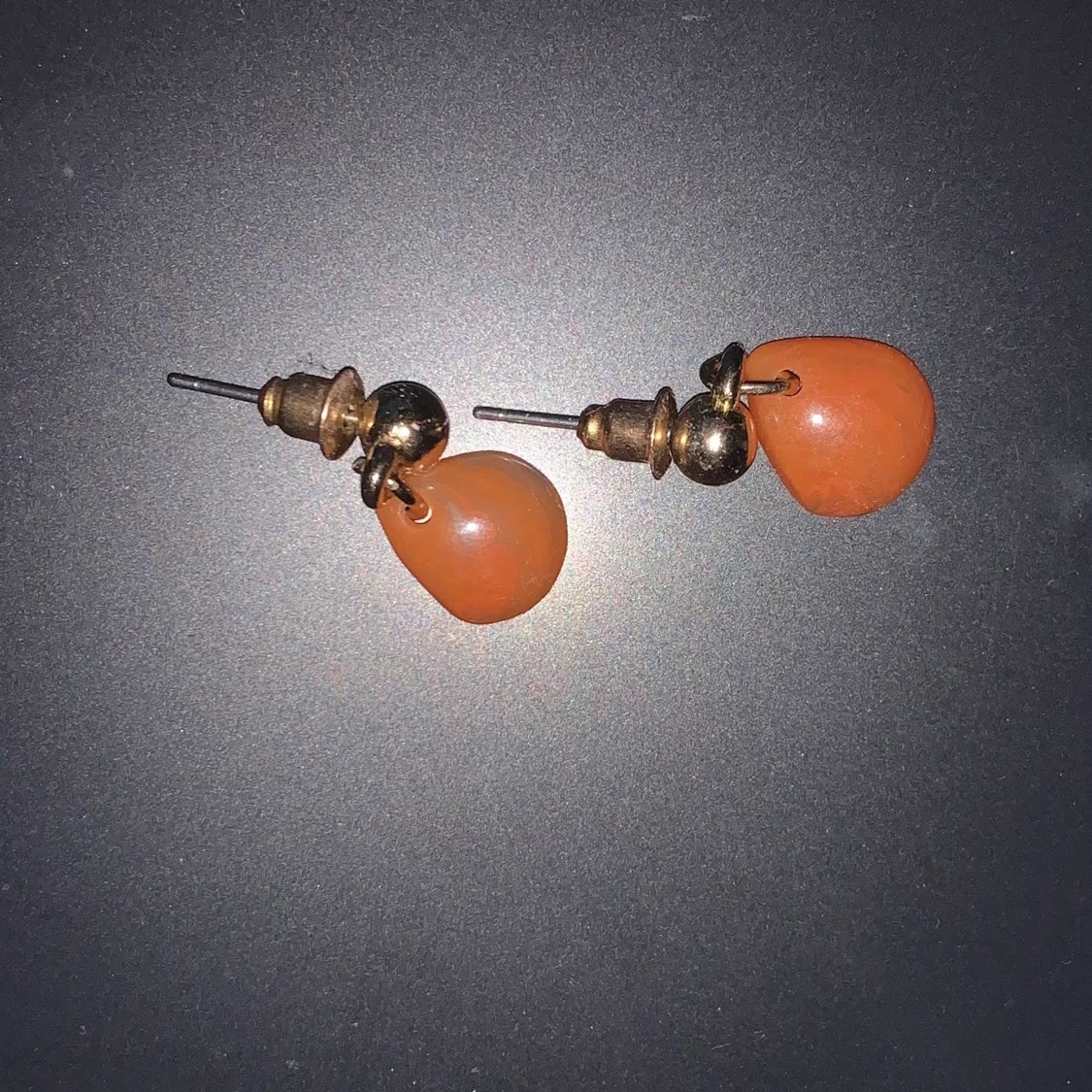 Öronhänge med orange Sten i