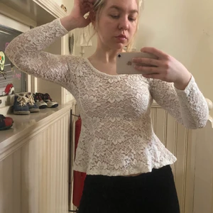 Spetstopp - Spetstopp med världens finaste passform och utsvängning nertill. Så söt och behaglig till sommaren, men tyvärr inte min stil längre. Möts upp i Norra Värmland eller postas 🤍