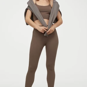 Träningssett  - Brunt sett från hm i storlek s, jätte mjukt och endast testat🦋