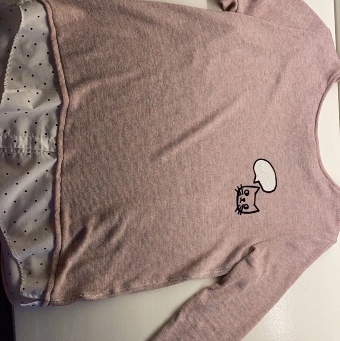 Söt tröja med kattdetaljer! - 90