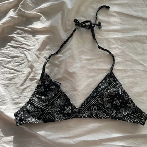 Bikinitopp - Superfin bikinitopp från bikbok👙 säljer då den blivit för liten☺️ köparen står för frakt 📦 