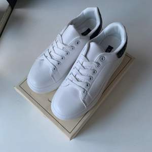 Ny skor storlek 37 -23cm sneakers 