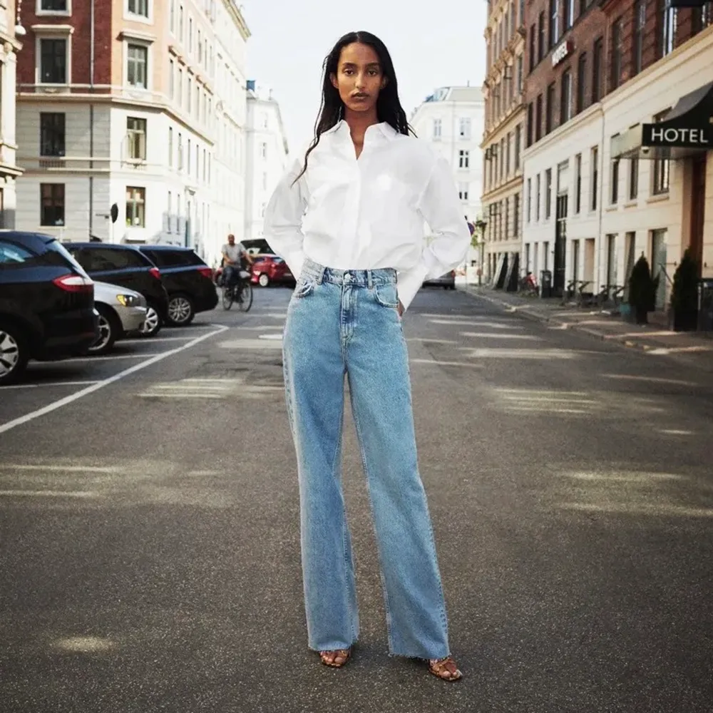 Full Length Wide leg jeans från Zara. Säljer för att dom är för stora... är lite för långa för mig som är 175🤩. Jeans & Byxor.