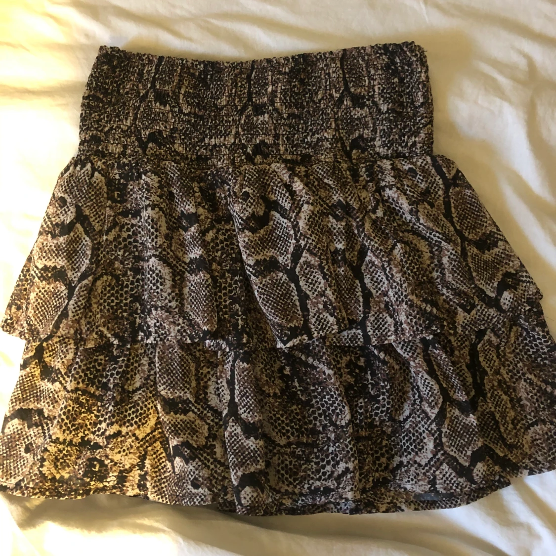 Volangkjol med ormskinsmönster - 90