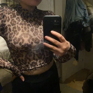 Leopard långärmad tröja - Polo mechtopp i leopardmönster🐆 