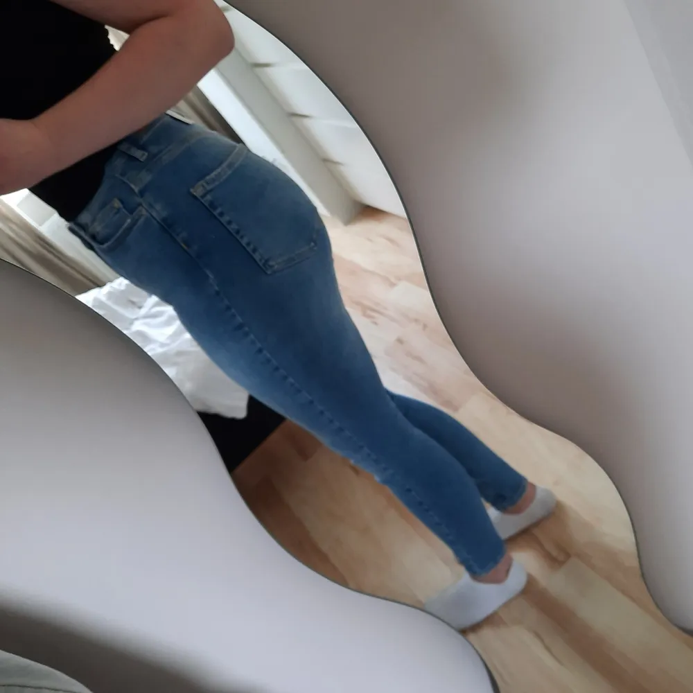 Helt nya jeans från cubus med lappar kvar. Jag är 173/174 cm lång.. Jeans & Byxor.