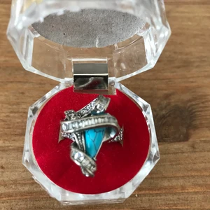 Äkta silver ring  - Äkta silver ring med äkta turkos sten i storlek 18 köpte i Dubai 