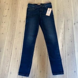 Jeans  - Helt nytt skick( ej andvända)