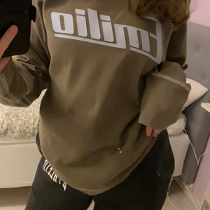 Tröja - Skitsnygg tröja som ja aldrig använt! Frakt tillkommer på 66kr eftersom det är spårbart❤️