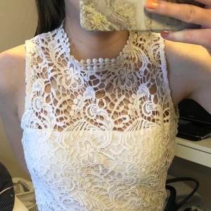 Studentklänning  - Jättevacker klänning, perfekt till studenten! Aldrig använd. Frakt tillkommer 