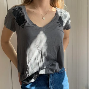 Skönaste t-shirten - Världens mjukaste material. I fint skick, sparsamt använd