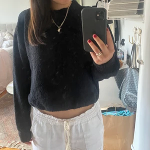 Acne Studios tröja  - Super fin flis från Acne Studios perfekt till lite kyligare väder som tillexampel sommar kvällarna som kommer!