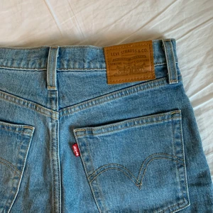 Levis shorts  - Levis shorts i mkt bra skick 💕