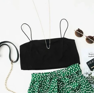 Svart topp från shein  - Säljer du denna topp då den inte va riktigt min stil, endast testad 