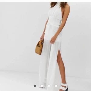 Vitt set - Använd 1 gång☺️ byxor och topp följer med.