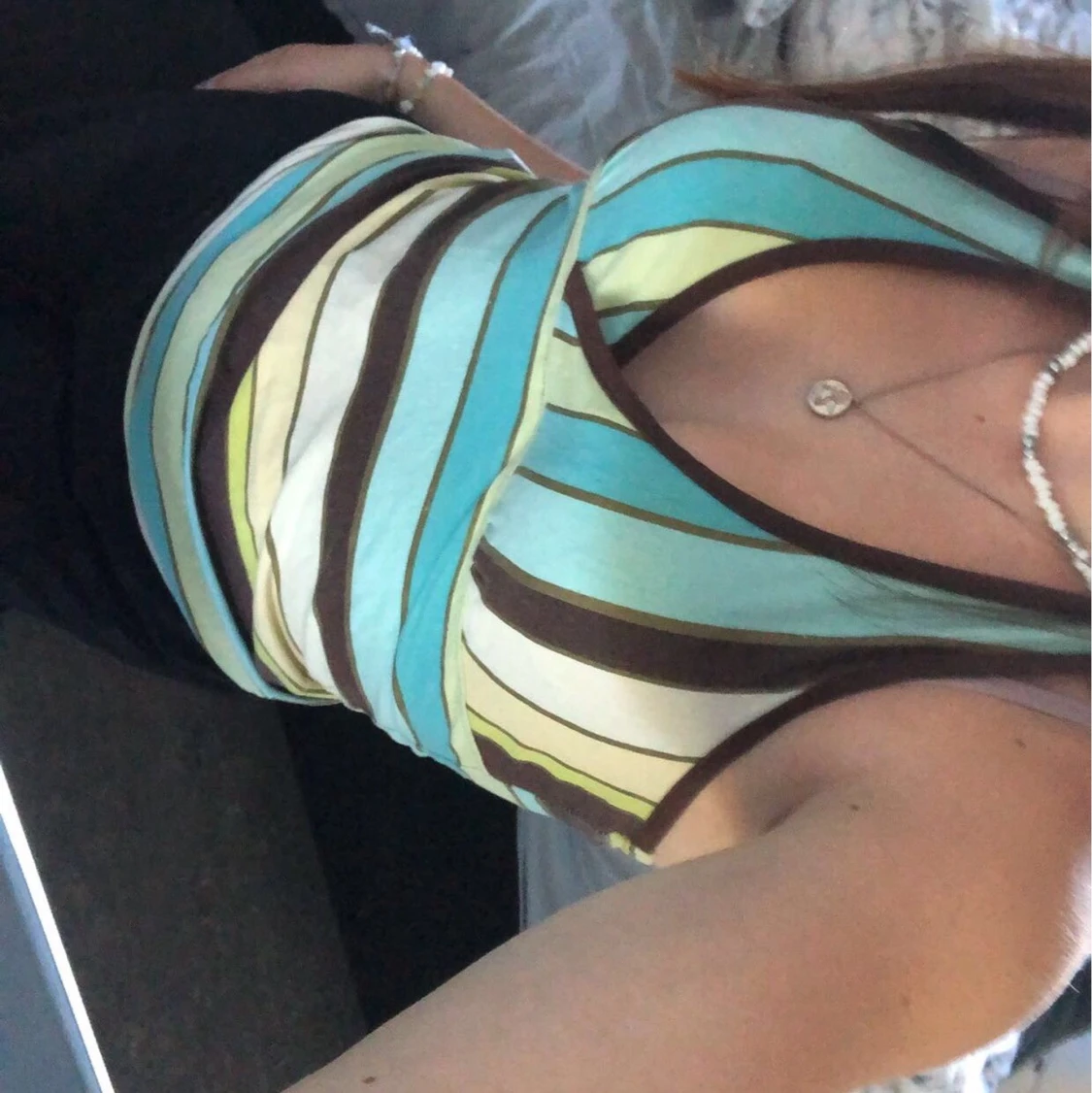 Mönstrad halterneck