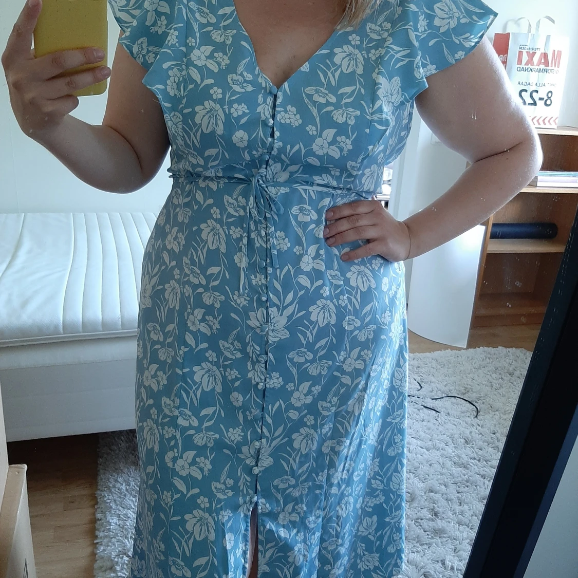 Blåblommig sommarklänning 