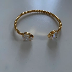 Caroline Sedbom armband  - Caroline Sedbom armband aldrig använt i väldigt fint skick!! Köparen står för frakten